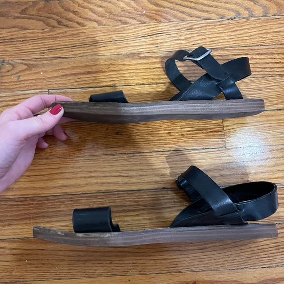 Steve Madden Size 10 Black Leather Sandals - Picture 4 of 5